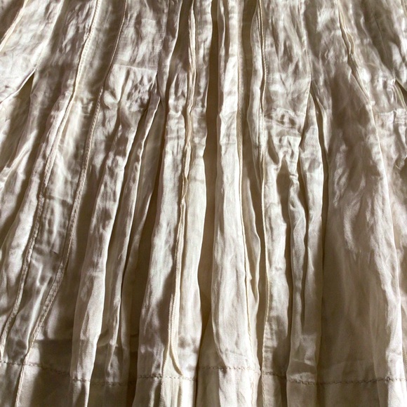 Re-Launch Creamy White Crinkle Skirt - Picture 4 of 4